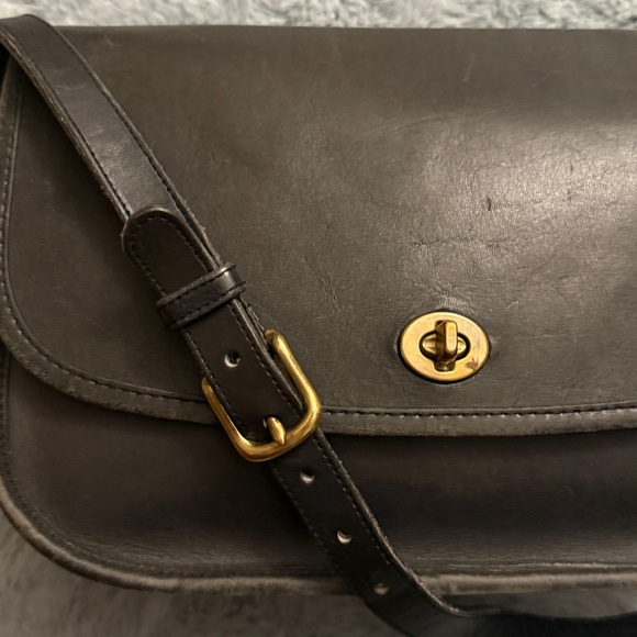 Vintage Coach Glove Tan Leather Crossbody Bag | NYC Made | Classic Turnlock - Picture 10 of 16